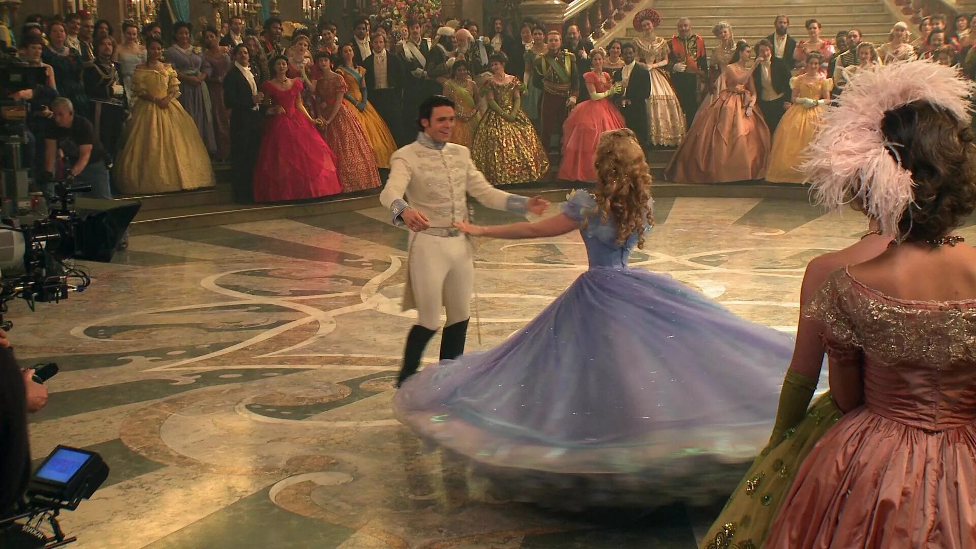 Золушка (Cinderella) 2015. Lily James Cinderella. Еще раз перечитайте эпизод бал