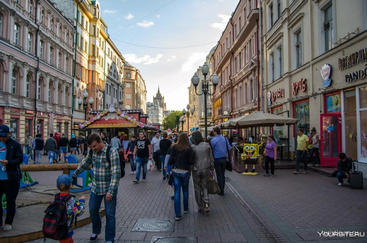 Улица старый Арбат в Москве. Старый Арбат пешеходная улица. Памятники улица старый Арбат. Старый Арбат 2006.