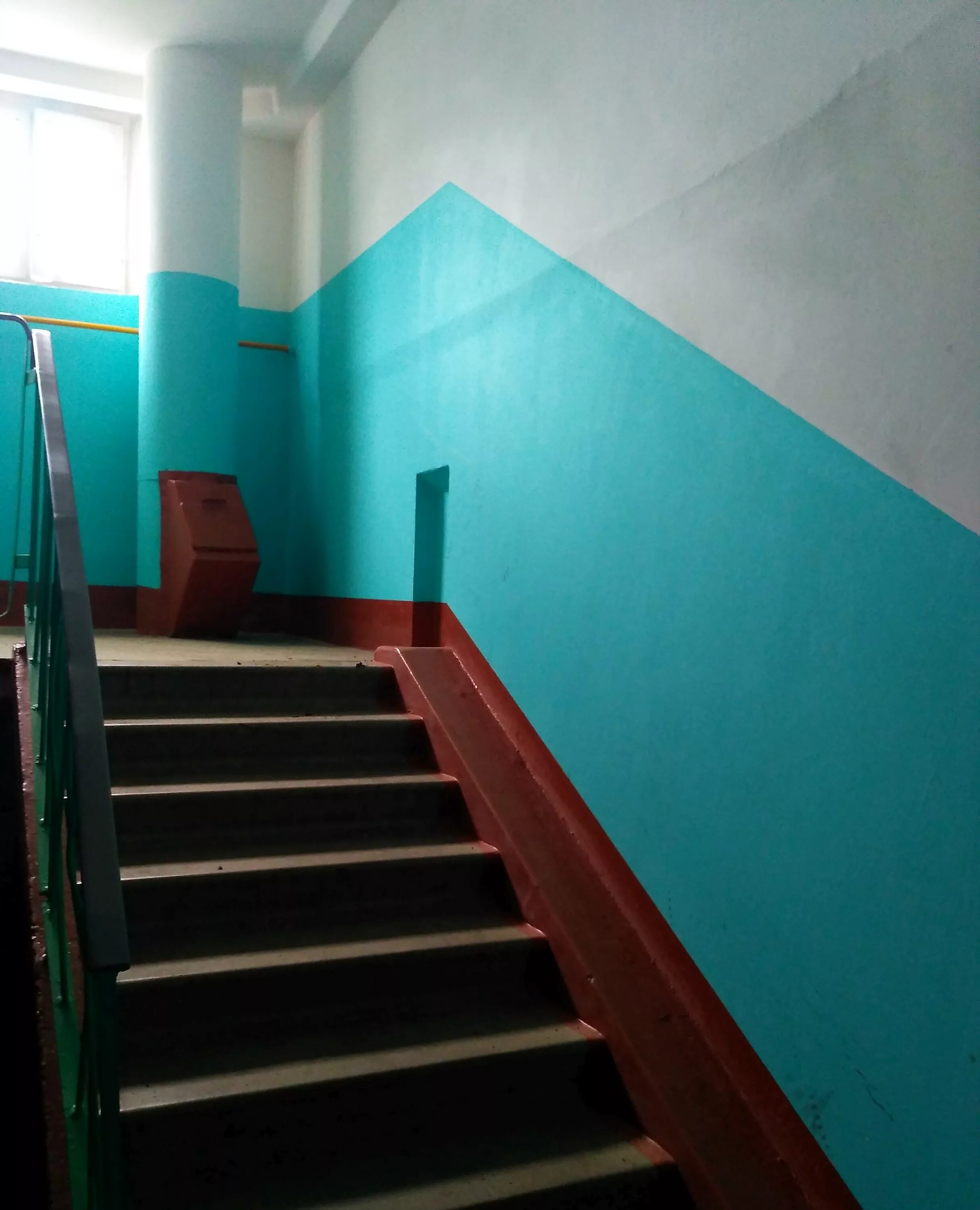 Фото подъезда. Подъезд. Подузда. Подъезд к дому. Покраска подъезда.