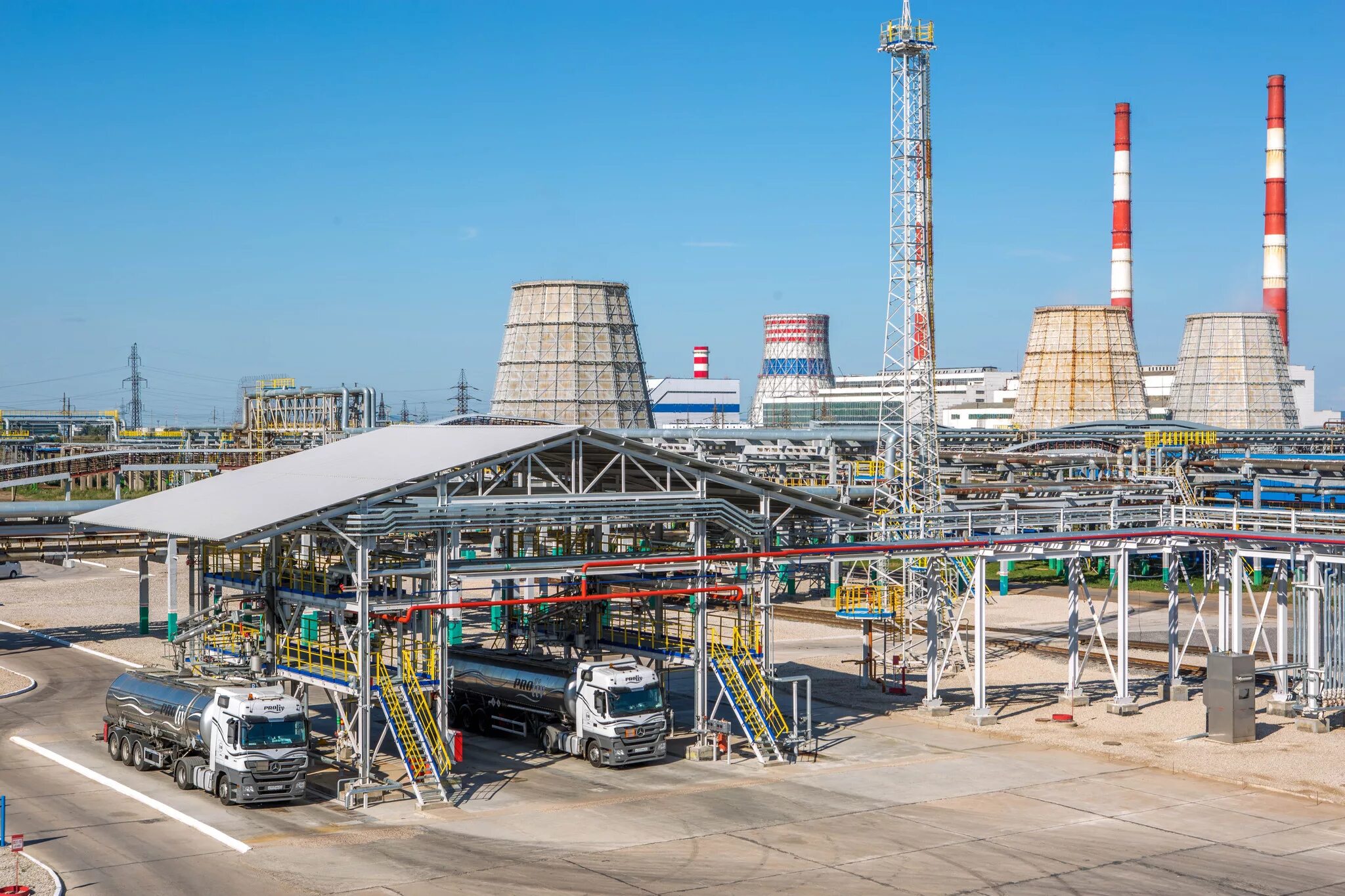 Нефтеперерабатывающий завод в башкирии. Нефтеперерабатывающий завод салават. завод нефтехим уфа.