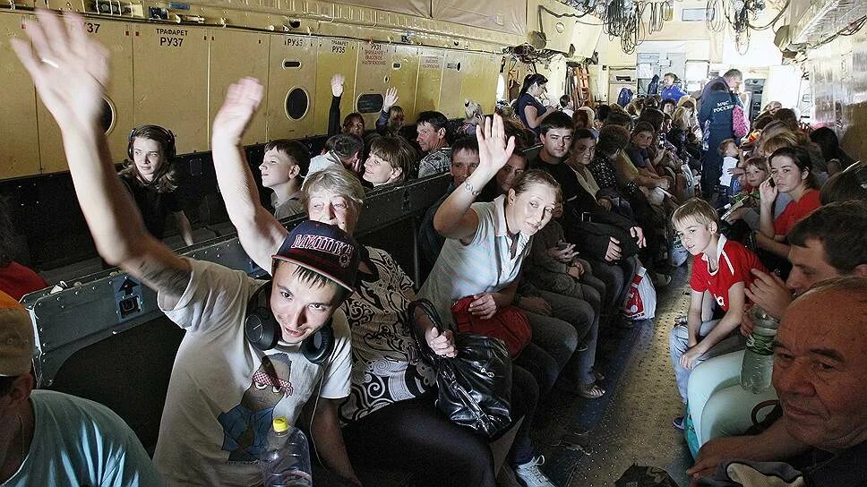 Общая ситуация в россии. Беженцы с Украины обнаглели. Украинцы обнаглели. Беженцы фото приехали в Тюмень. Беженцы с Украины обнаглели фото бесчинств.