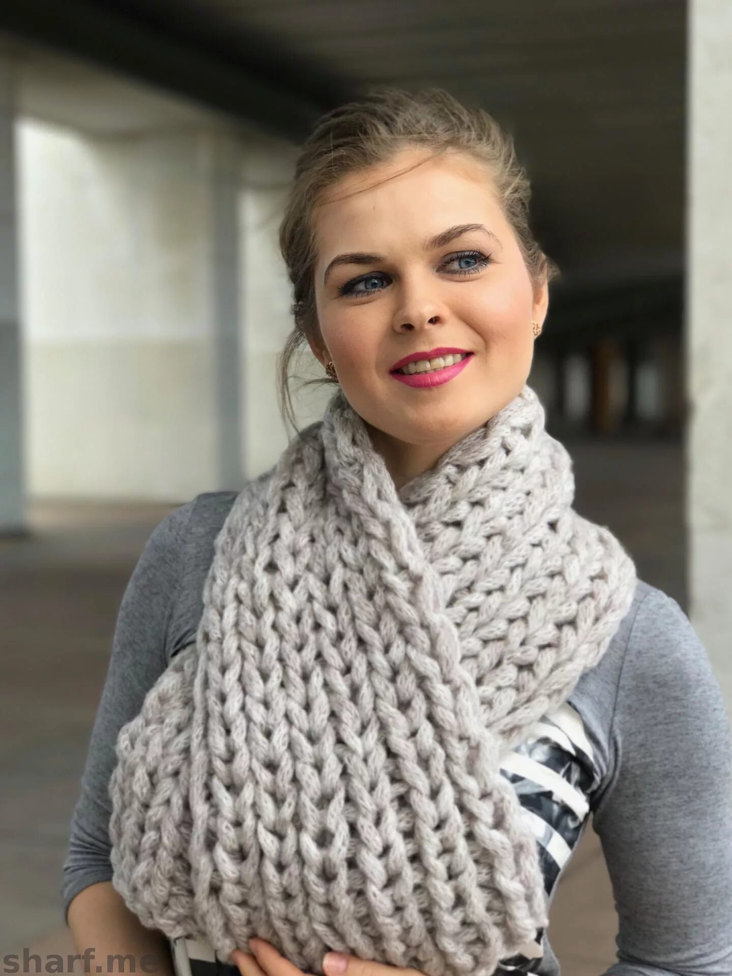 вязаные шарфы. снуд сильвер. объемные шарфы вязание. шарф ручной вязки. шарф из толстой пряжи спицами.