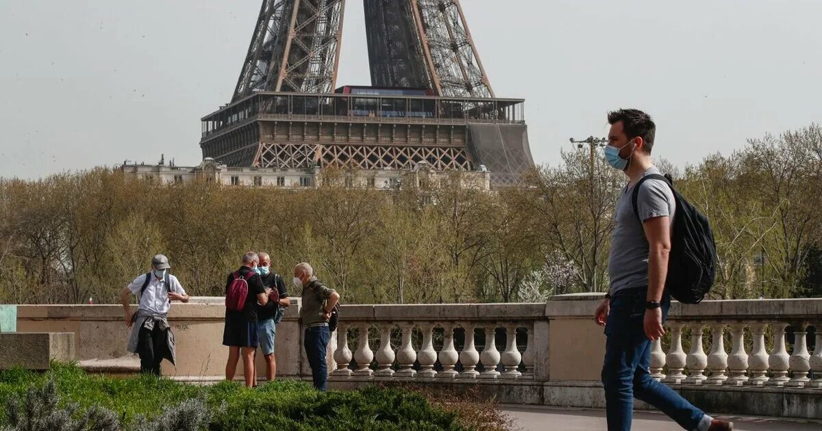 Франция изменилась. France Covid. Ковид 19 Франция. Туристы во Франции. Американские туристы во Франции.