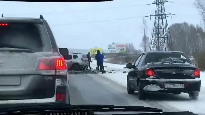 Новости 1 канал 2 апреля. ДТП В Омской области вчера на трассе Черлак. Авария на Черлакском тракте в Омске. ДТП Черлакский тракт сегодня.