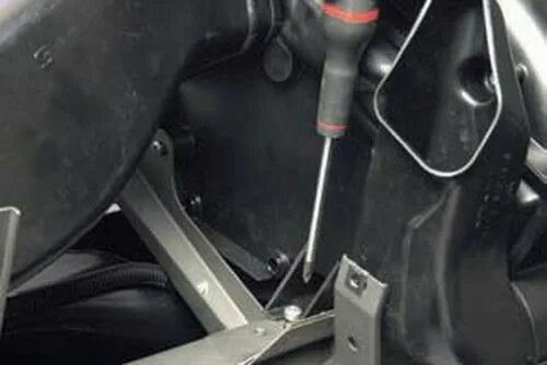 Chevrolet Niva Manual " Снятие радиатора отопителя
