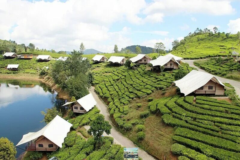 Indonesia jawa. Остров Ява Индонезия. Западная Ява Индонезия. Остров Ява Джакарта. Остров бутунг Индонезия.