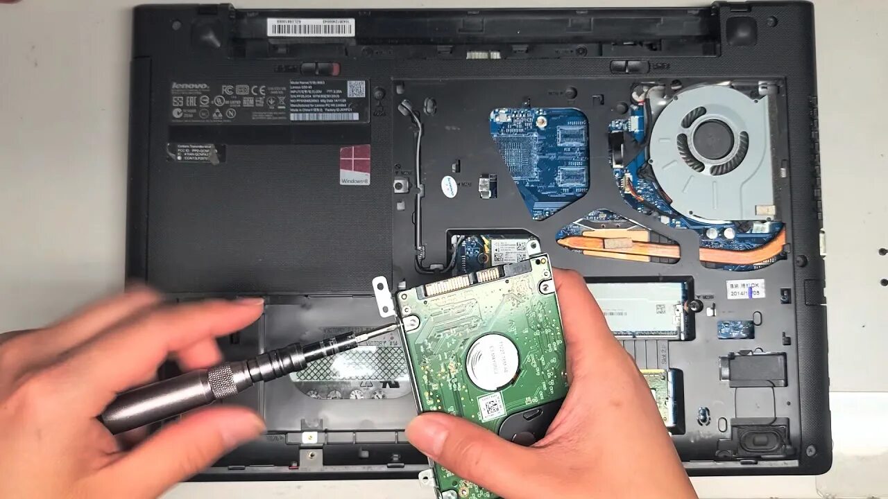 Lenovo g50 память. Lenovo g50-45. Lenovo IDEAPAD g580 Disassembly. Ноутбук леново g50-45 внутри. Жесткий диск леново g50-45.