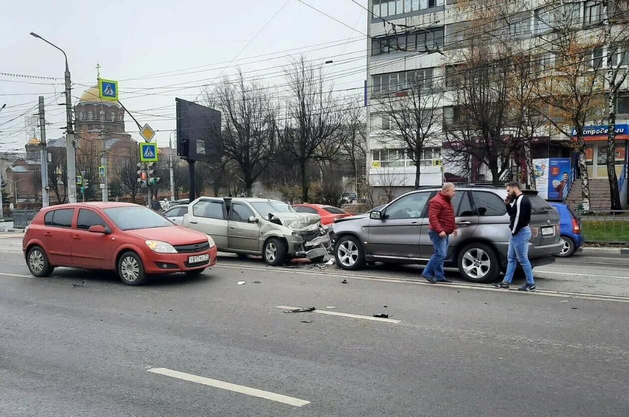 Тула улица Пузакова. Авария на перекрёстке Пузакова в Туле. Тула перекресток Пузакова и Октябрьской. Тула происшествия за неделю