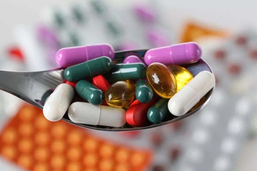 Антибиотики. Фармакология в медицине. Антибиотики картинки. Фенамин таблетки. Антибиотиби.