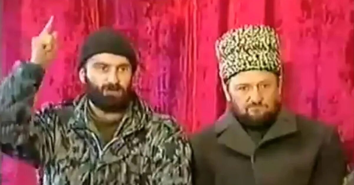 Басаев и кадыров. Ахмат кадыров и шамиль басаев. шамиль басаев и рамзан кадыров. шамиль басаев и кадыров. шамиль басаев и ахмад кадыров.