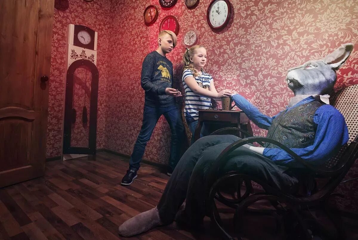 Квест кошмар на улице вязов. Квест алиса в стране чудес. Клаустрофобия замкнутое пространство. Квест кошмар фредди крюгера. Квест мир кошмаров.