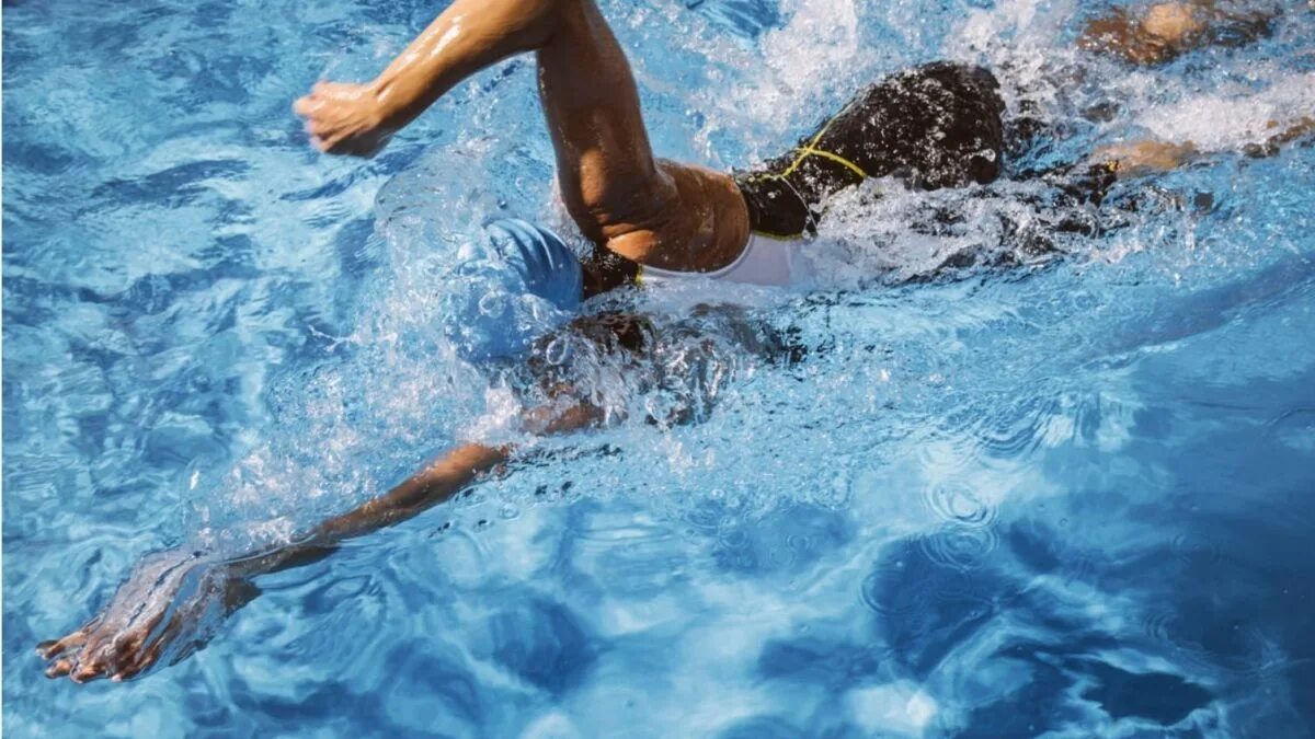 Чемпионы бега и плавания. Swimmer triathlon. Фелпс рекорд. Чемпионы бега и плавания. Триатлон свимран.