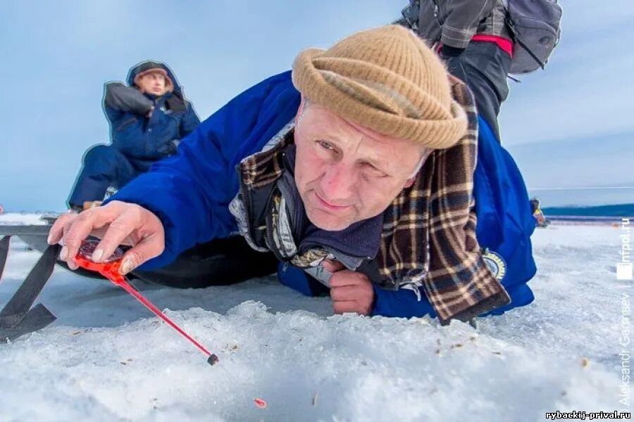 Подледная рыбалка на Байкале. Зимняя рыбалка на Байкале. Рыбалка на Байкале в марте. Зимняя рыбалка в марте на Байкале. Рыбалка на байкале 2024