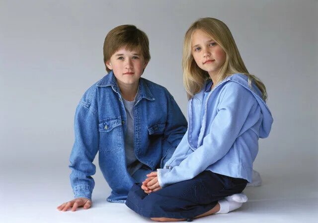 Брат сестра 12. Любовь между детьми. Старшая и младшая сестра. Брат сестра 12. Виллиам франклин миллер с сестрой.