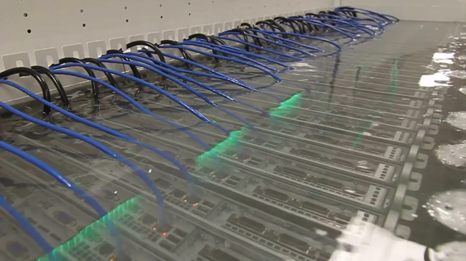 охлаждение фермы для майнинга асик. иммерсионное охлаждение асиков s19. майнинг ферма в иммерсионной жидкости. иммерсионное охлаждение asic. иммерсионное охлаждение asic.