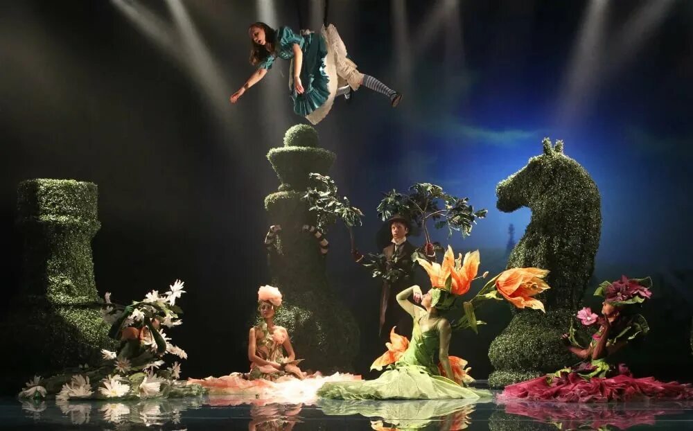 Алиса в стране чудес ростовский музыкальный театр. Алиса в стране чудес театр рюминой кролик. Балет алиса в стране чудес в ковент-гардене. Алиса в стране чудес ростовский музыкальный театр. Театр балтийский дом алиса в стране чудес.