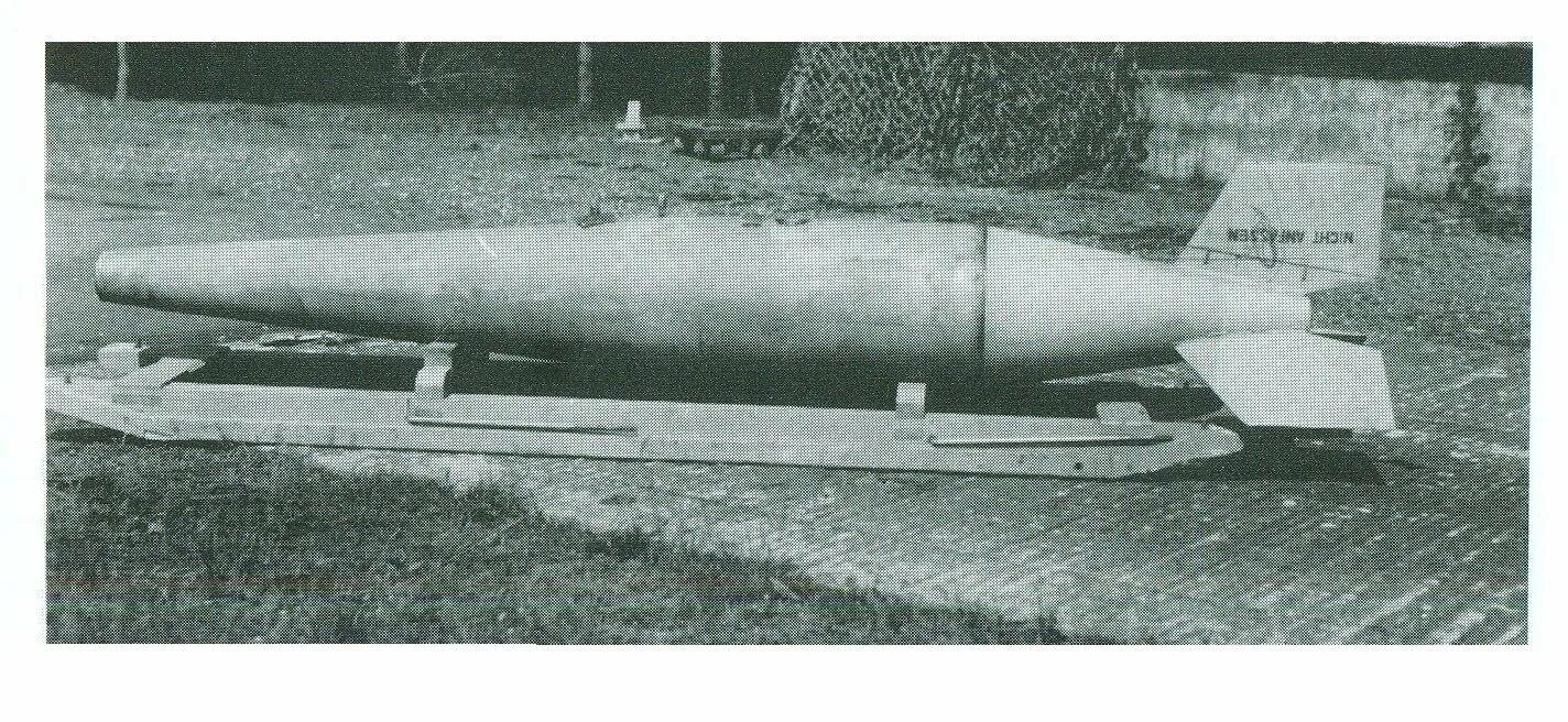 Bt 1400. Немецкая авиабомба SC - 1000. Бомба торпеда. Немецкие авиабомбы второй мировой войны. Торпеда BT 1000.