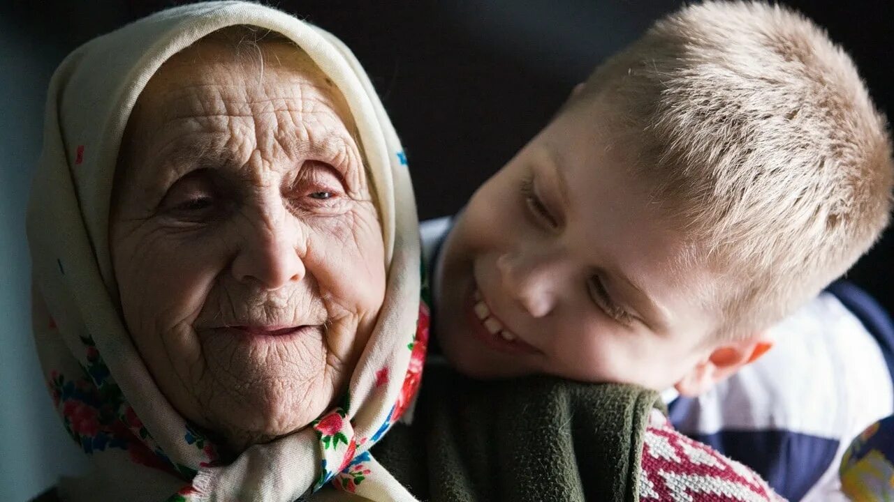 Татарская бабушка с внуками