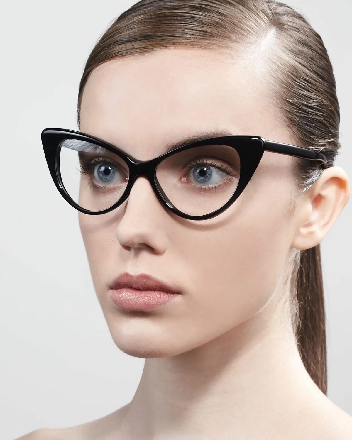 Какая форма очков в моде 2024. Очки Cat-Eye 60е. Оправы Cat Eye. Tom Ford Cat Eye Glasses. Tom Ford оправа для очков женские.