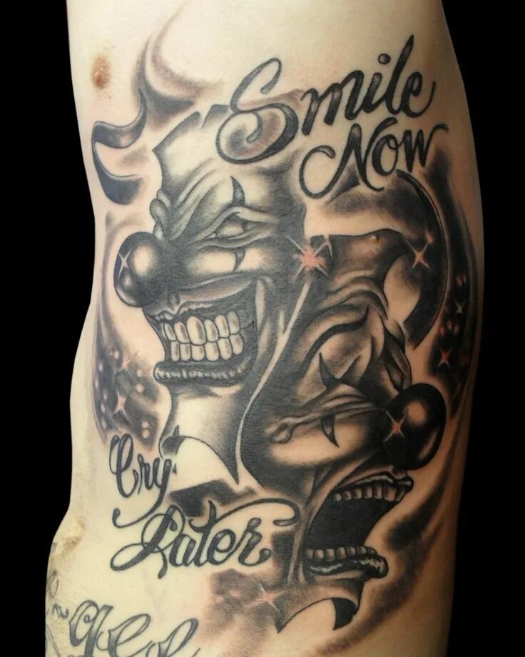 Smile now cry later тату. Smile now cry later. Smile now cry later. Тату две маски. Тату маски чикано.
