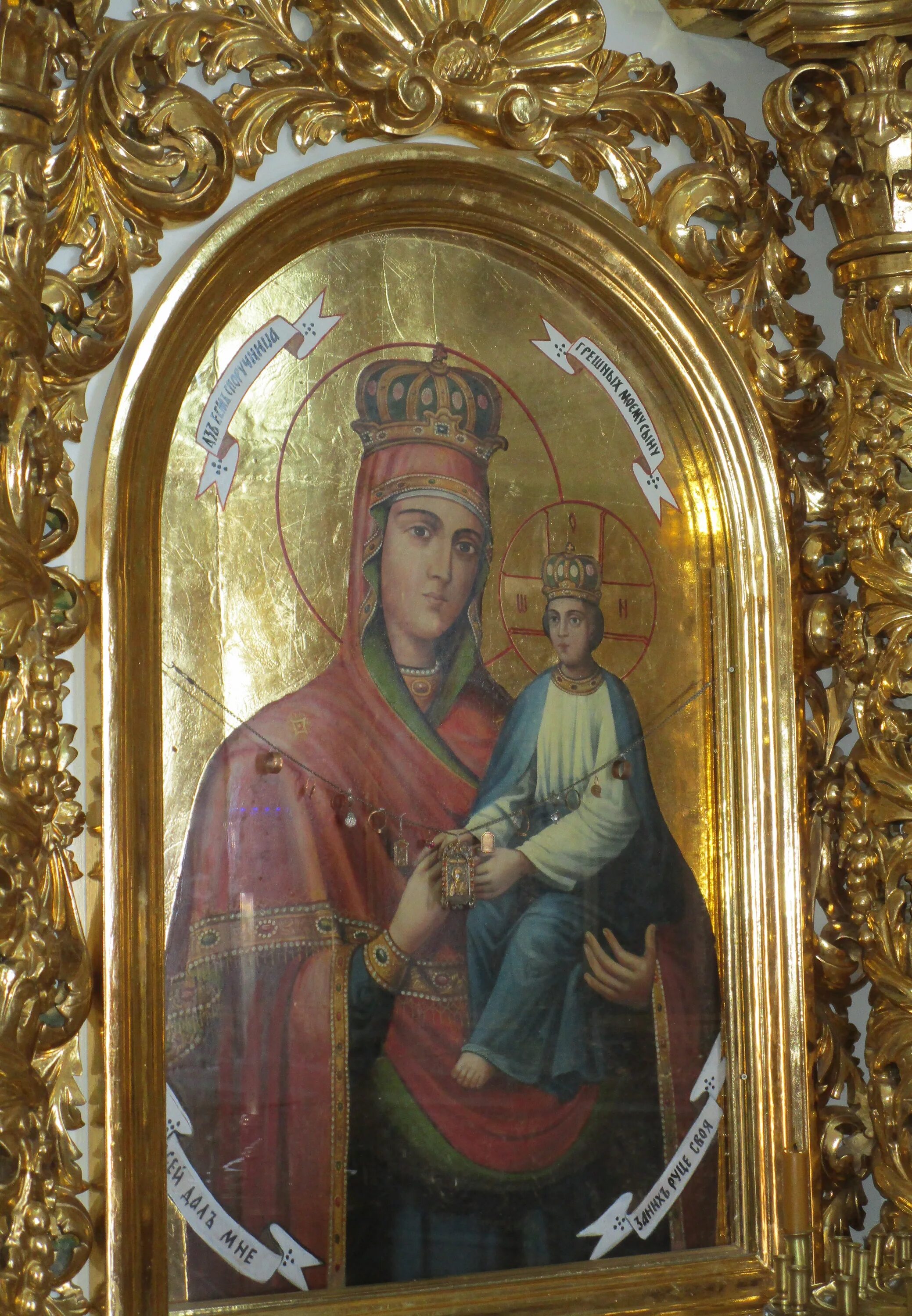 Храм иконы споручница грешных. Икона споручница грешных в храме николая чудотворца в хамовниках. Храм святителя николая в хамовниках икона споручница грешных. Икона споручница грешных корецкая. Споручница грешных икона божией матери.