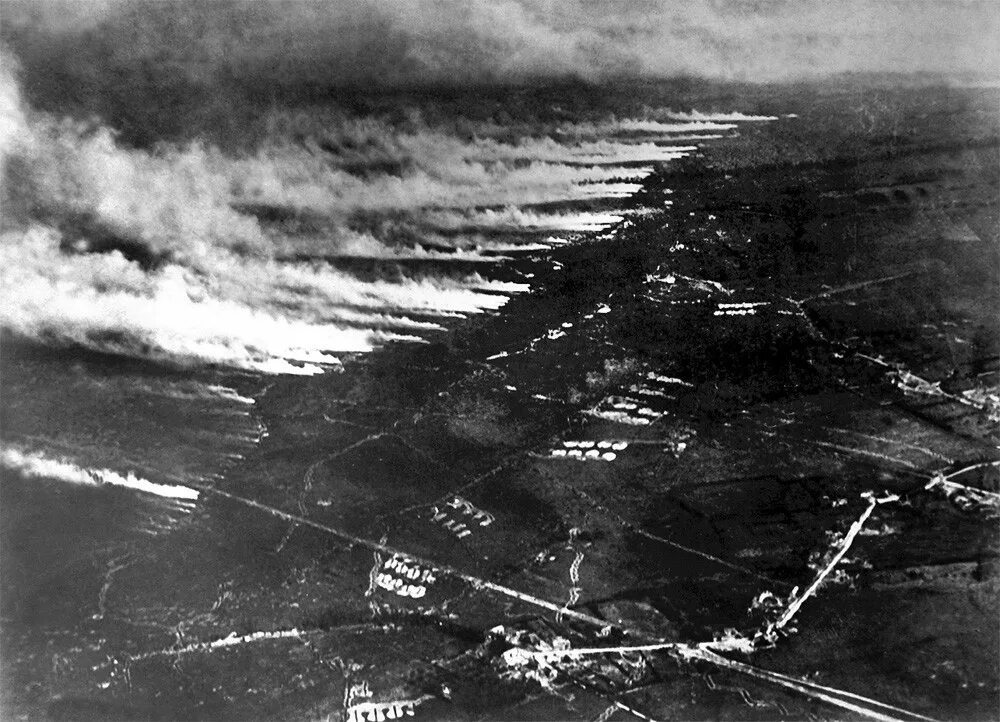 Первый отравляющий газ. Первая газовая атака 1915. Газовая атака под Ипром 1915.