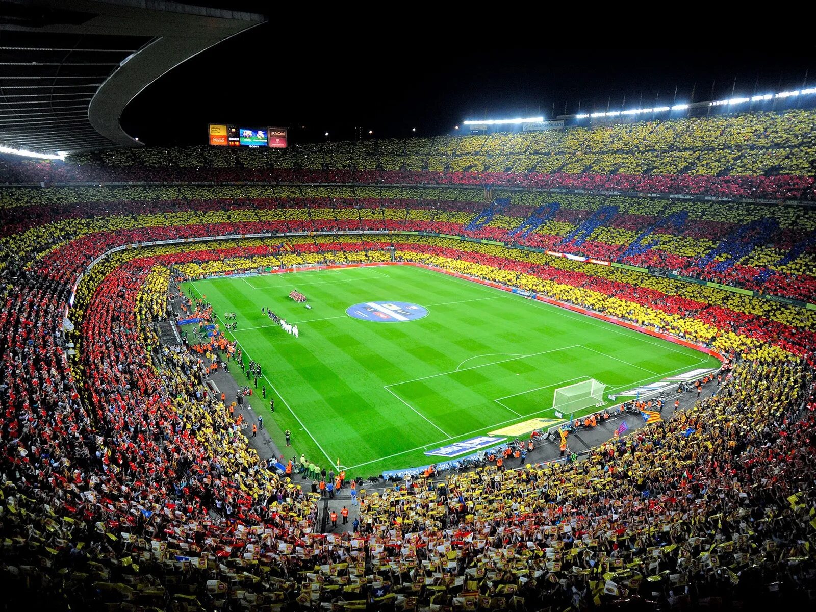 Стадион Камп ноу в Барселоне. Барселона футбольный стадион Камп ноу. Стадион Camp nou. Футбольное поле Камп ноу.