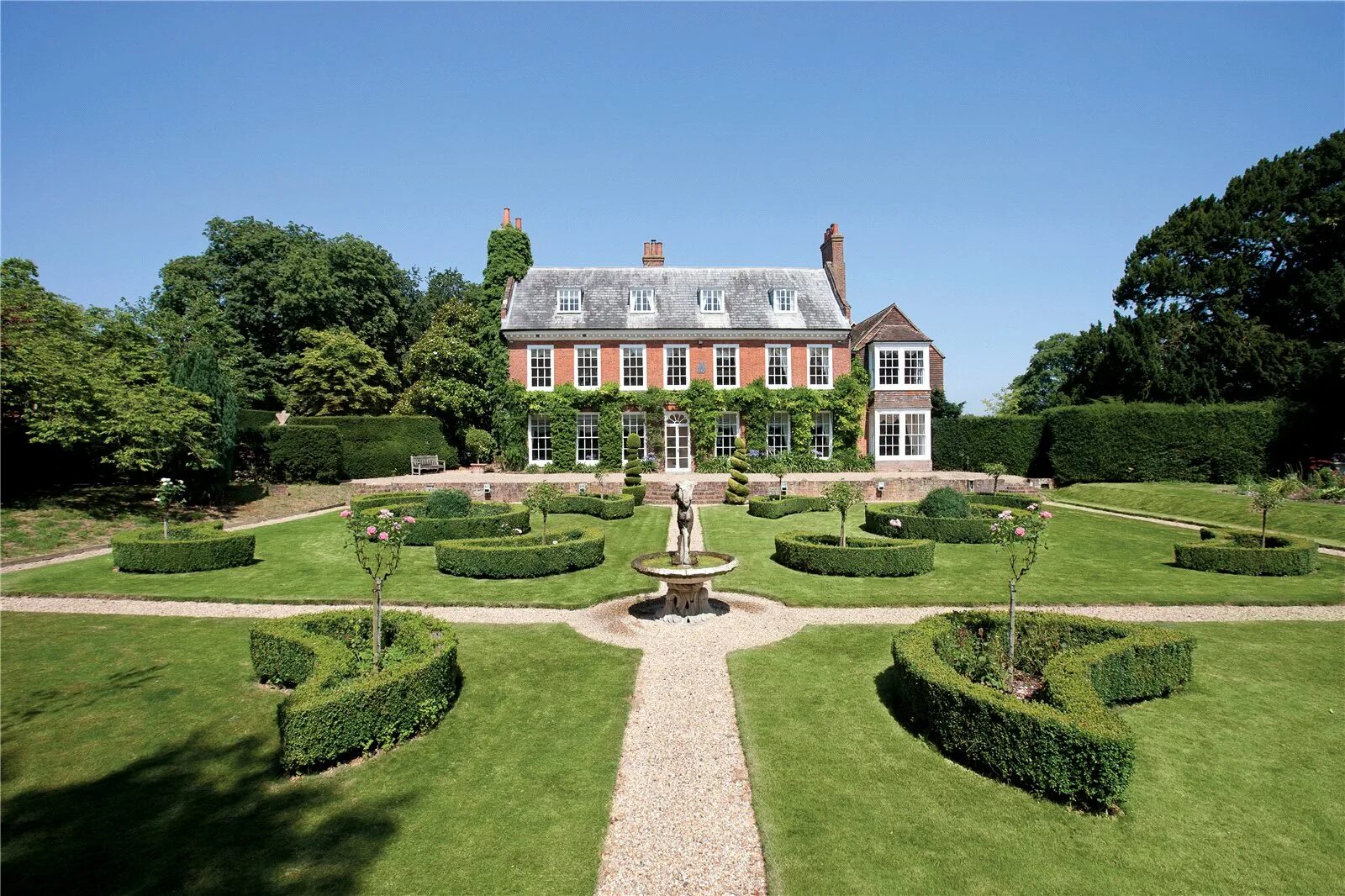 шотландия. поместье бекхэмов в котсуолд-хилс. поместье букшоу англия. домик джошуа. тара поместье скарлетт.