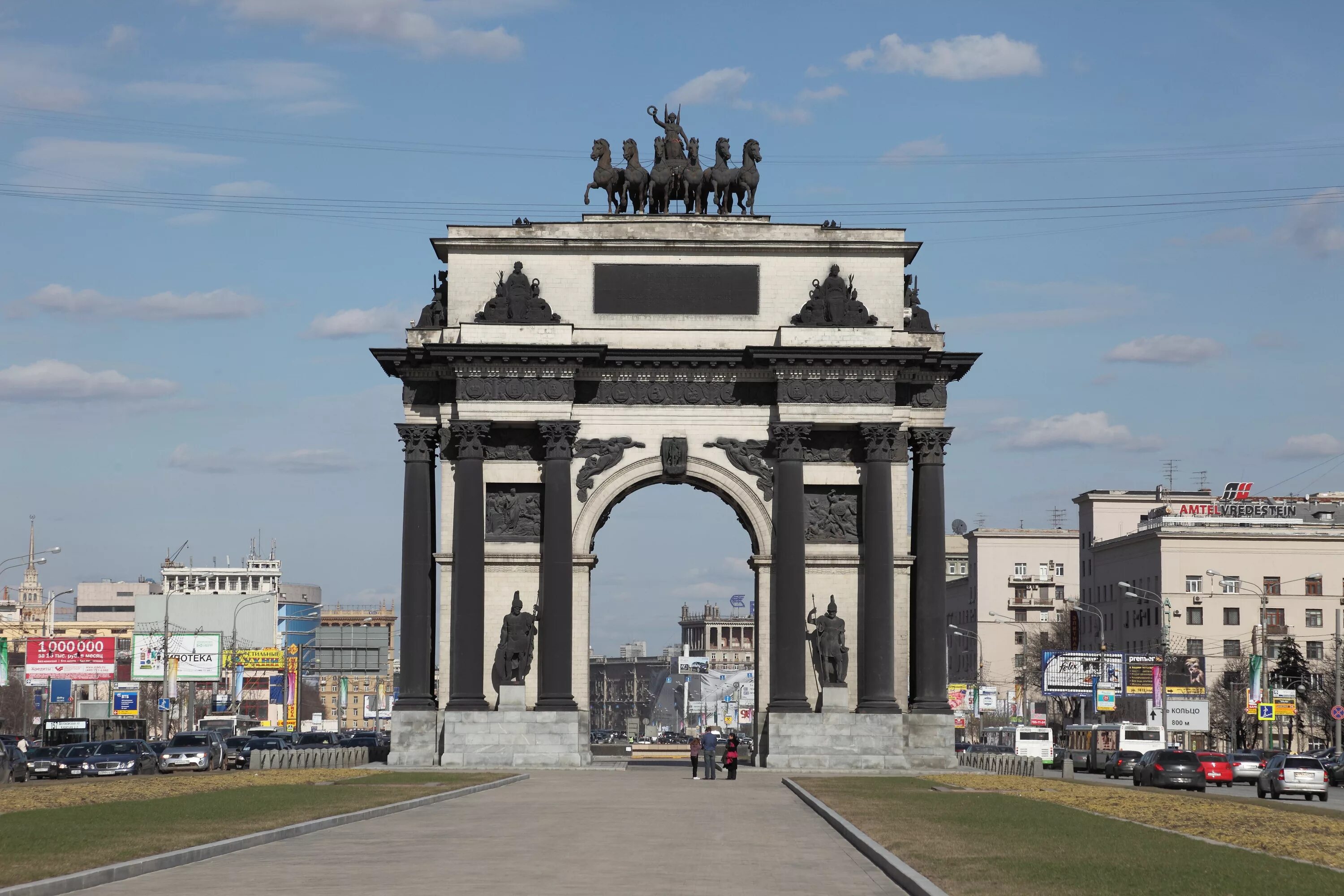 Арка кинопоиск. Триумфальная арка Бове Москва. Триумфальные ворота 1812 Москва. Триумфальные ворота Бове.