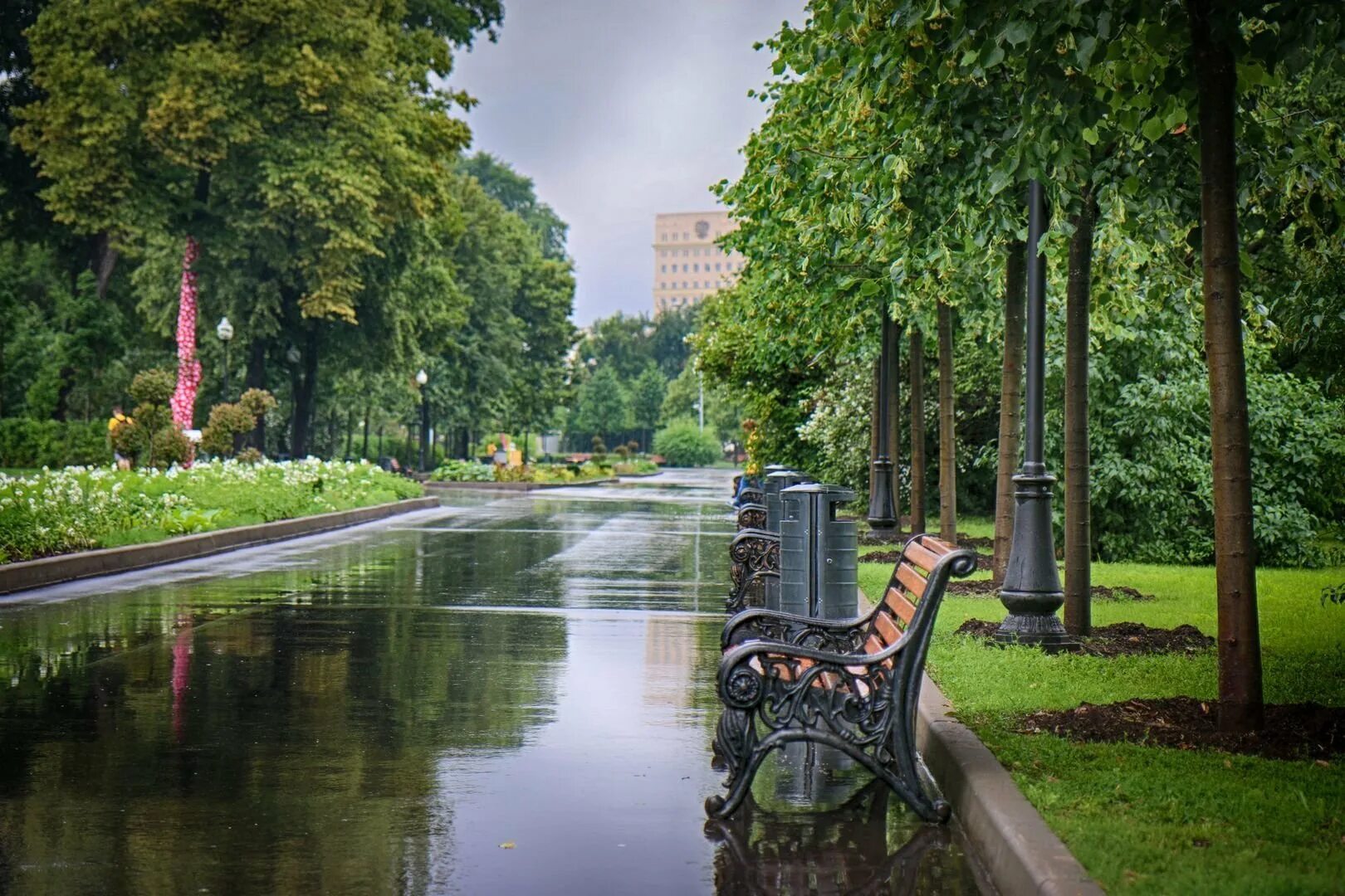 Парк ласковый. Парк Михалково Москва лето. Парки и лесопарки Москвы. Боровский парк Москва. Парк Горького Москва.