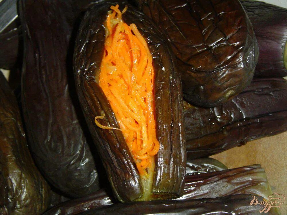 Фаршированные баклажаны морковью и чесноком зеленью. Квашеные баклажаны фаршированные морковью. лазерсон квашеные баклажаны. баклажаны, фаршированные морковью, квашенные. синенькие квашенные фаршированные с морковью.