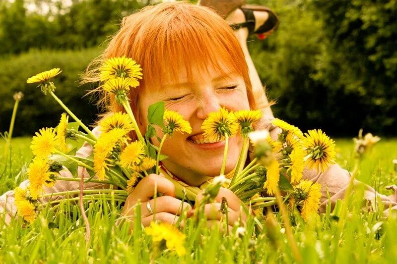 Живите и радуйтесь каждому дню. Радоваться жизни. Радостное лето. Лето счастье. Солнечный день позитив радость.