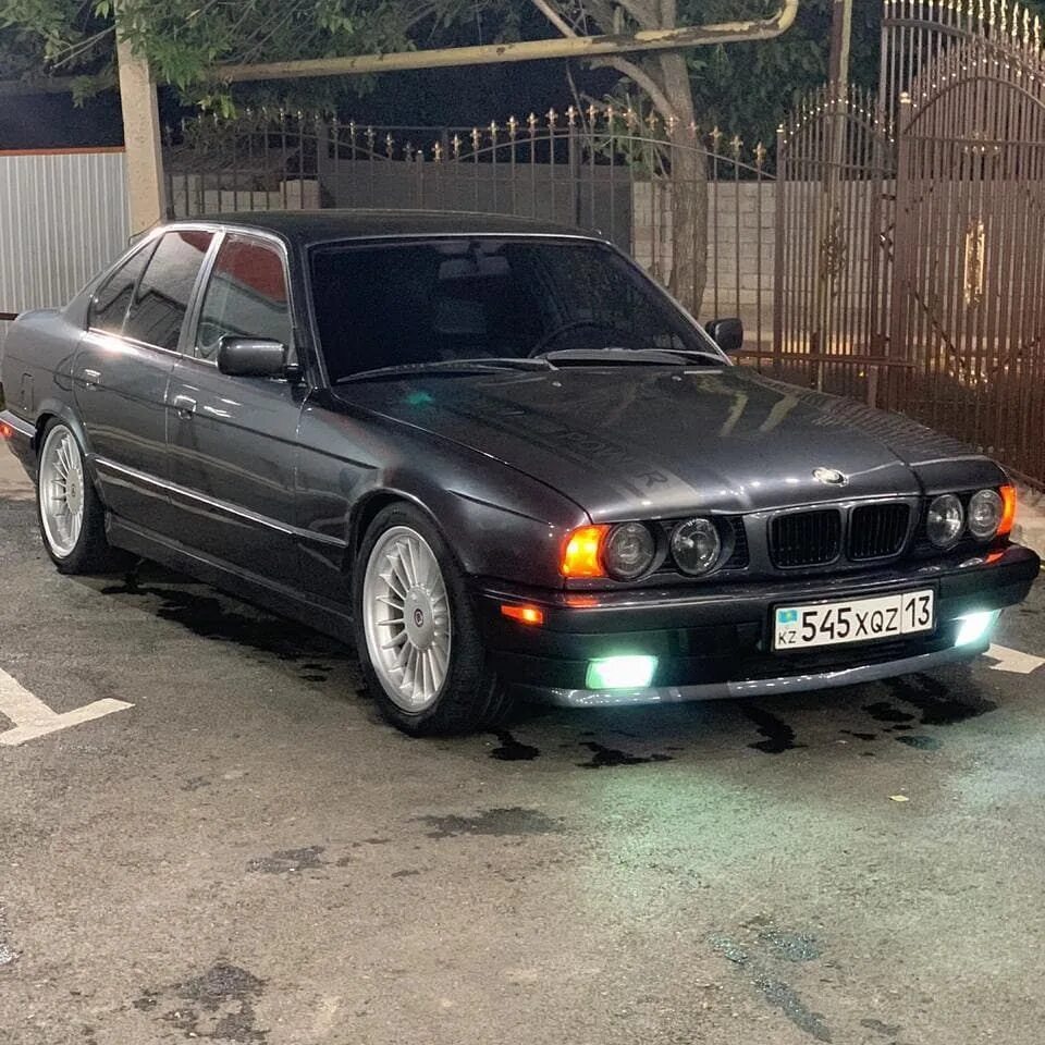 BMW 540 1993. Чёрный БМВ 540 1990. БМВ 540 90х. Бумер 540. Е34 540