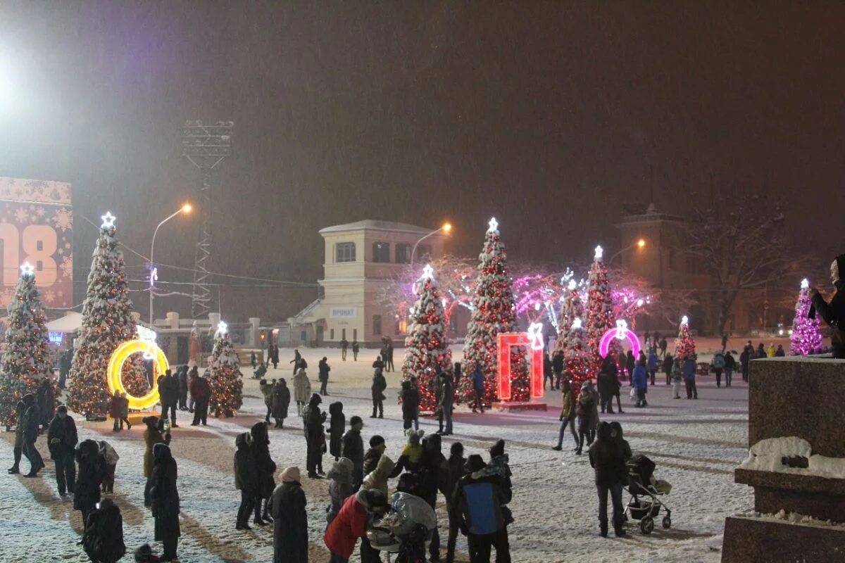куда сходить в ставрополе зимой. новогодний ставрополь площадь ленина. ставрополь зима. ставрополь зимой. куда сходить в ставрополе зимой.