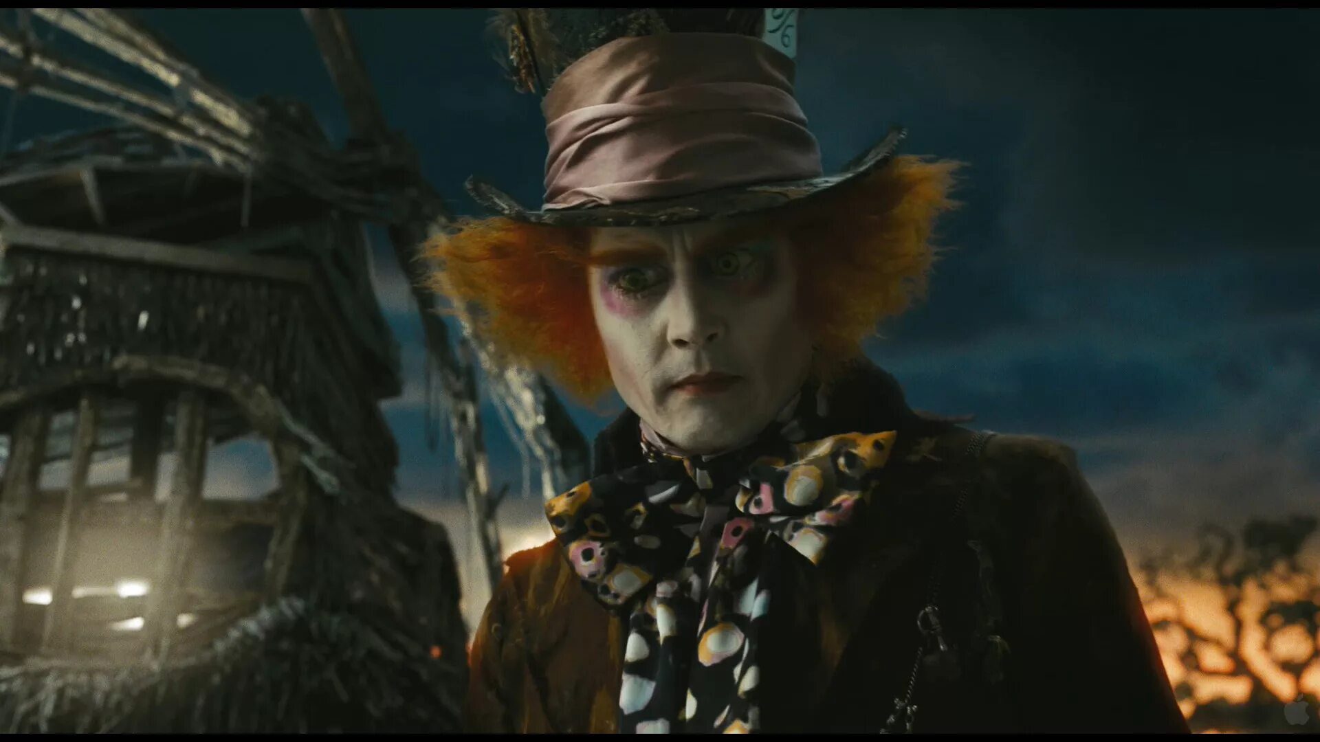 Джонни депп грим шляпника. Безумный шляпник джонни депп. Алиса в стране чудес шляпник джонни депп. Шляпник из алисы в стране чудес джонни депп кадры. Джонни депп шляпник алиса.