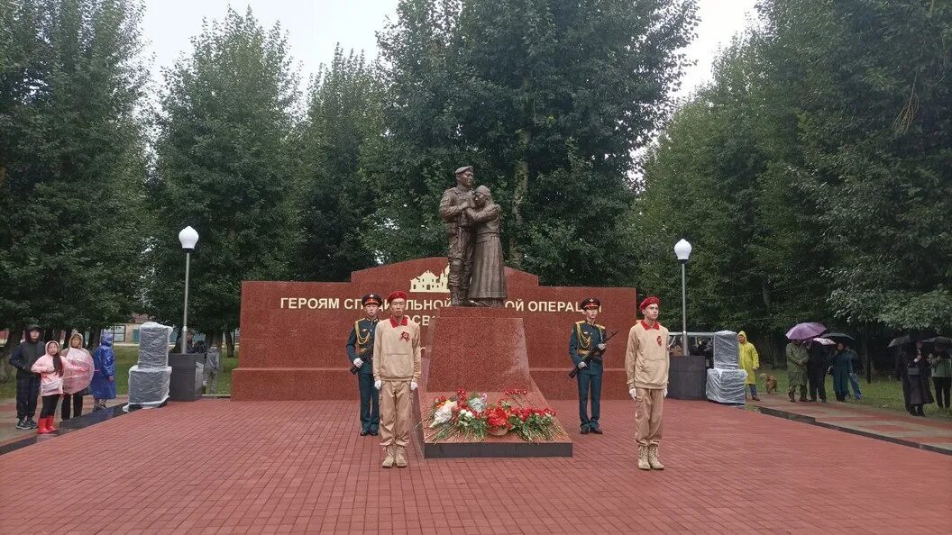 Памятник крупинову городец. Парк 9 мая нижний новгород. Памятник героям открыли. Агинское забайкальский край мемориал. Магоме́д нурбага́ндович нурбага́ндов.