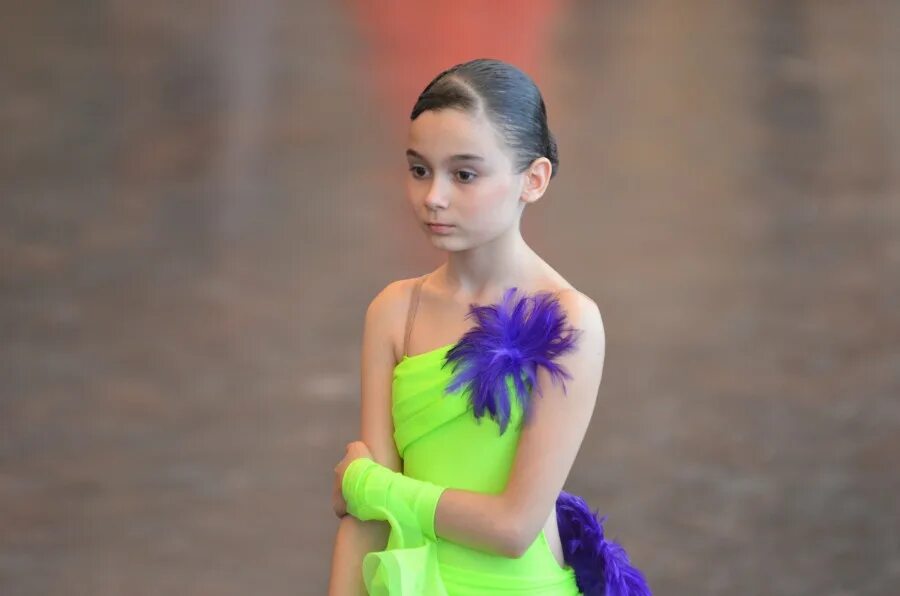 Прически ю1 бальные танцы. Прически для бальных танцев. Прически для бальных танцев юниоры 1. Джессика хилл бальные танцы. Бальные прически для девочек юниоры 1.