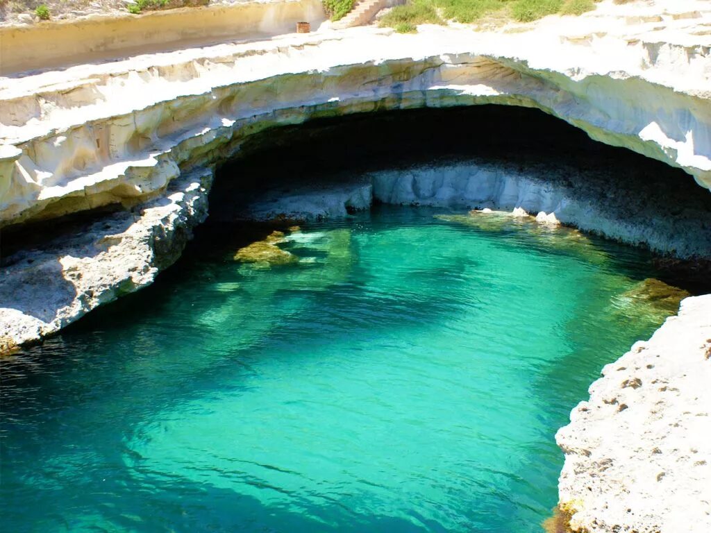 Peter pool. Saint peters pool malta. st. peter`s pool. бассейн святого петра мальты достопримечательность.
