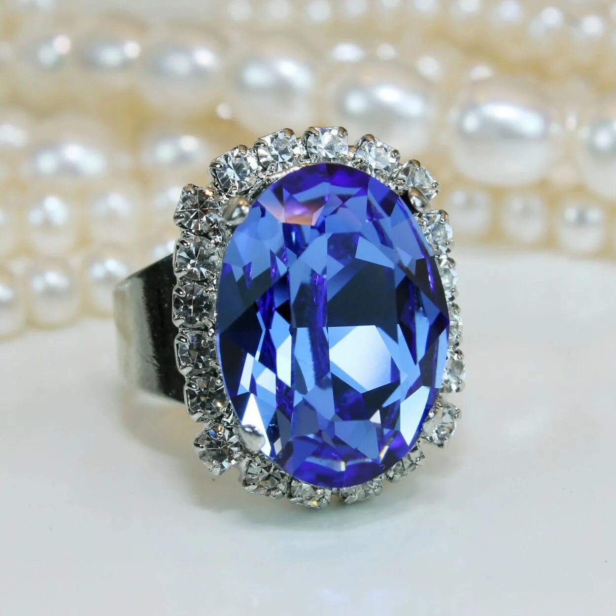 Сапфир дмитриев. Сапфир Блю. Сапфир Роял Блю. Топаз Swarovski Royal Blue. Сине зеленый сапфир.