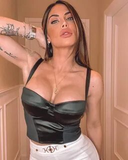 Guendalina Tavassi è ricorsa alla chirurgia estetica.