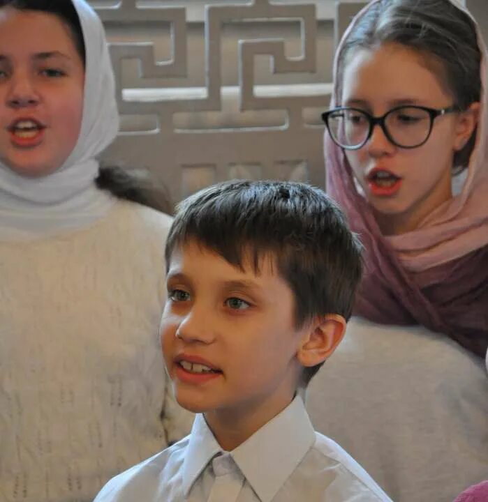 Дети поют в храме. Директор.школы духовного.Пенья. Детские духовные школы Москвы.