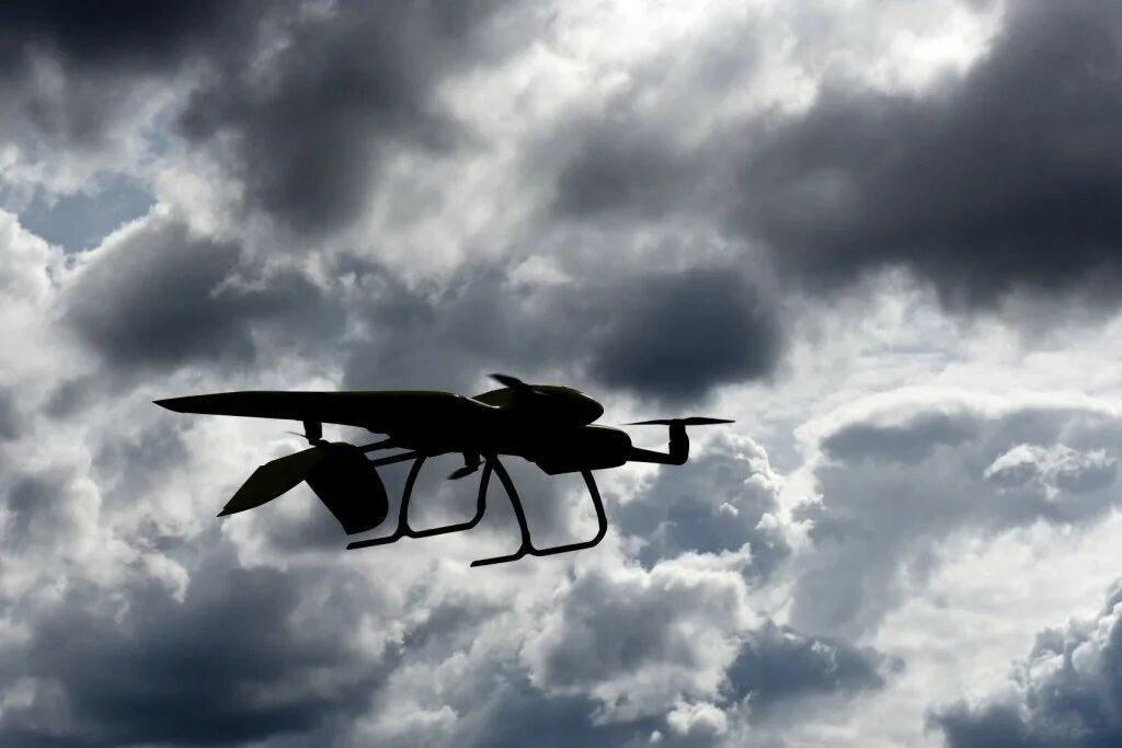 Drone in ibiza sky. атака бпла на москву. дроны в брянской области. дроны атаковали саратов. петербург атакован беспилотниками.