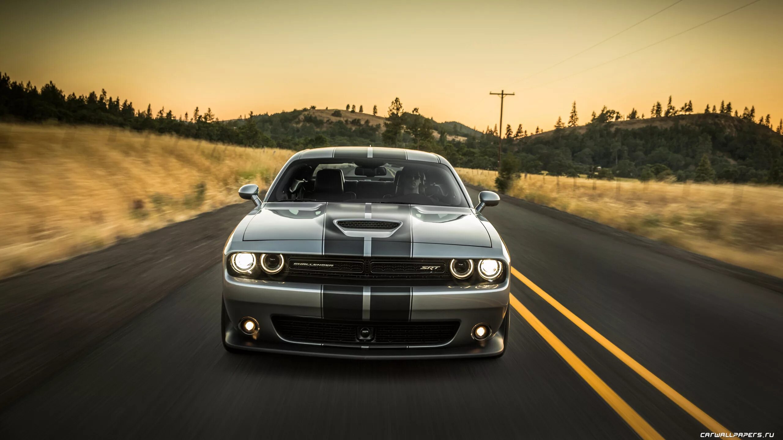 Челленджер обои на телефон. Додж Челленджер СРТ 392. Dodge Challenger srt 392 2015. Додж СРТ. Додж Челленджер СРТ.