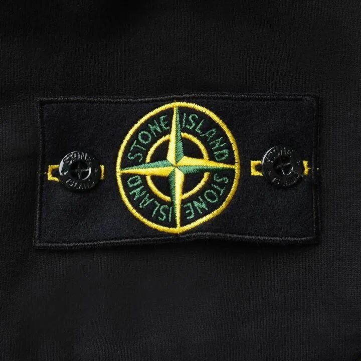 Фирма island. Стоник Исланд. Бренд стон Исланд. Стон Исланд стоник. Stone Island стоник.