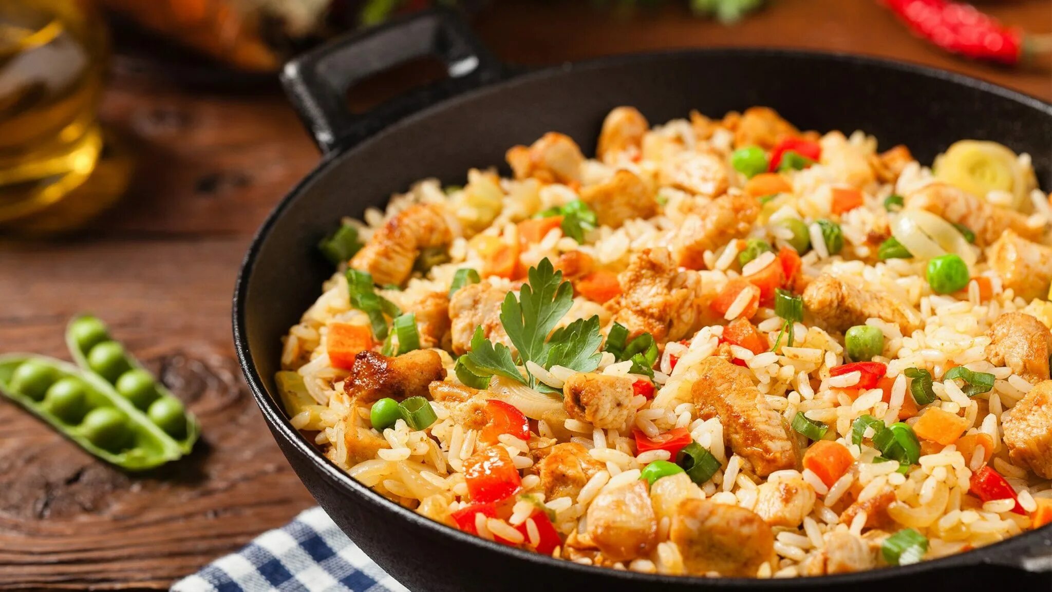 Rice vegetable. Фрайд Райс. Chicken Fried Rice. Paneer Fried Rice. Наси горенг.