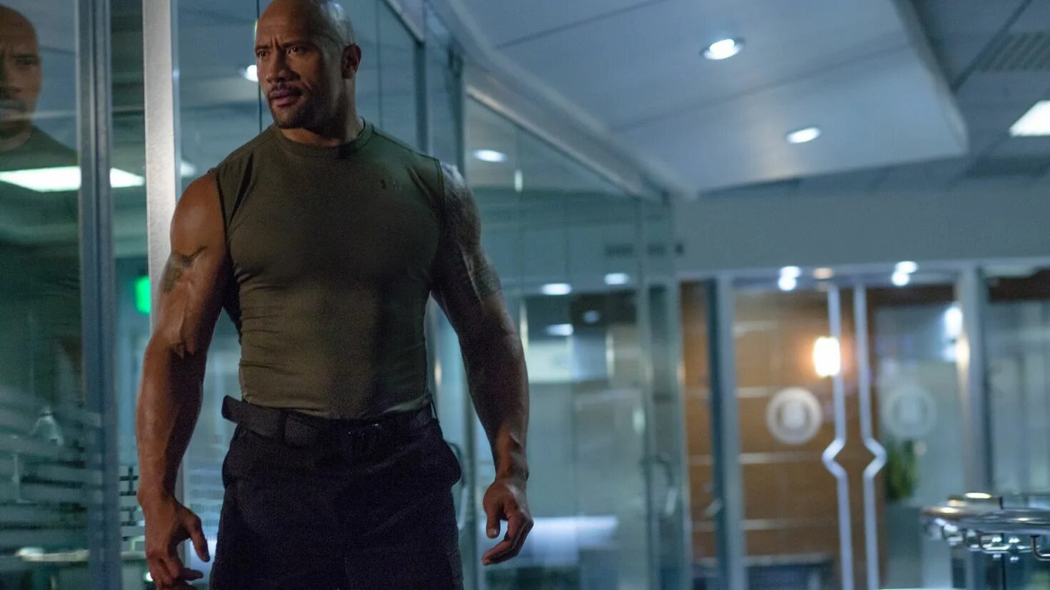 Дуэйн скала джонсон хоббс. Дуэйн джонсон 2005. Скала джонсон форсаж. Дуэйн скала джонсон. Дуэйн джонсон 2004.