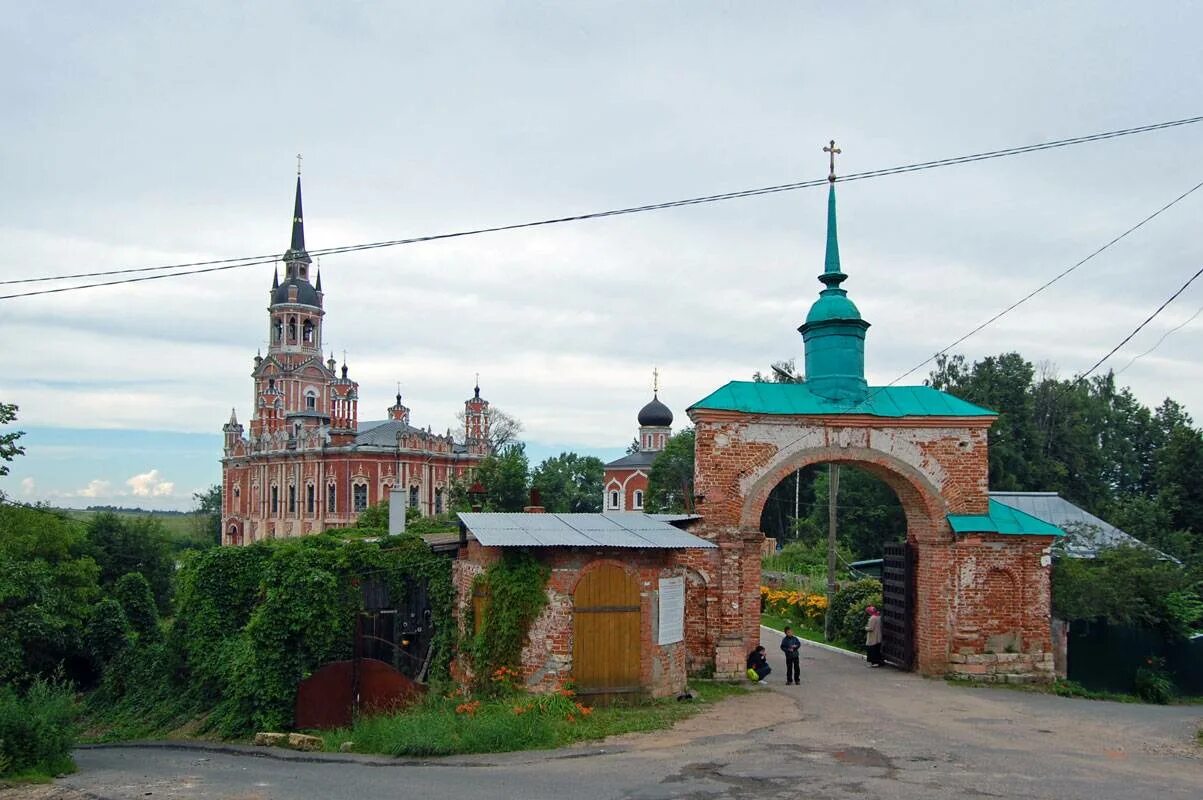 Можайск кремль. Можайский кремль можайск. можайский кремль можайск достопримечательности. соборная гора можайск.