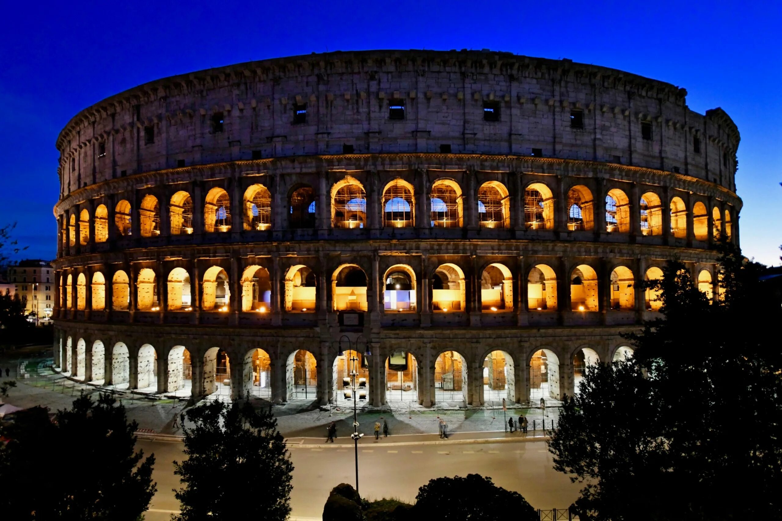 Coliseum спб. Париже Колизей Рим. Колизей в Стамбуле. Рим Колизей Арена.