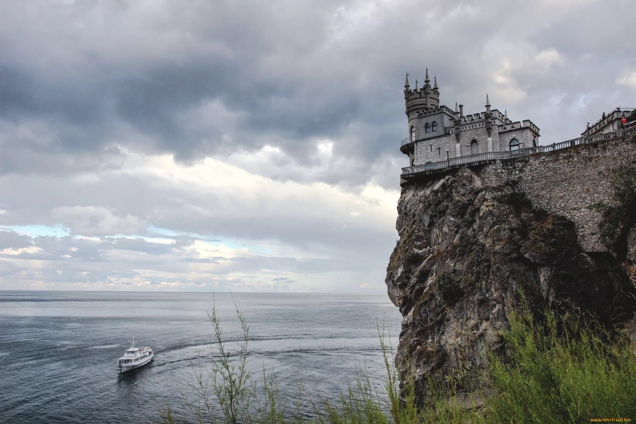 Замок Ласточкино гнездо. Ласточкино гнездо Украина. Ласточкино гнездо Сортавала. Скала ласточкино гнездо