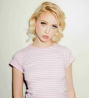 Chloe Cherry Bio And Wiki.